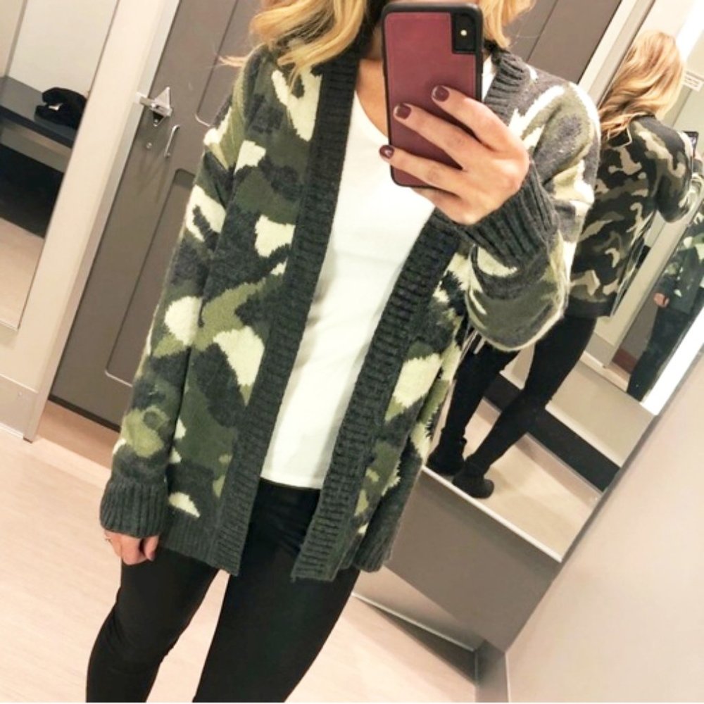 Universal Thread Distressed Camo Cardigan Oversized Olive Camouflage Sweater XS